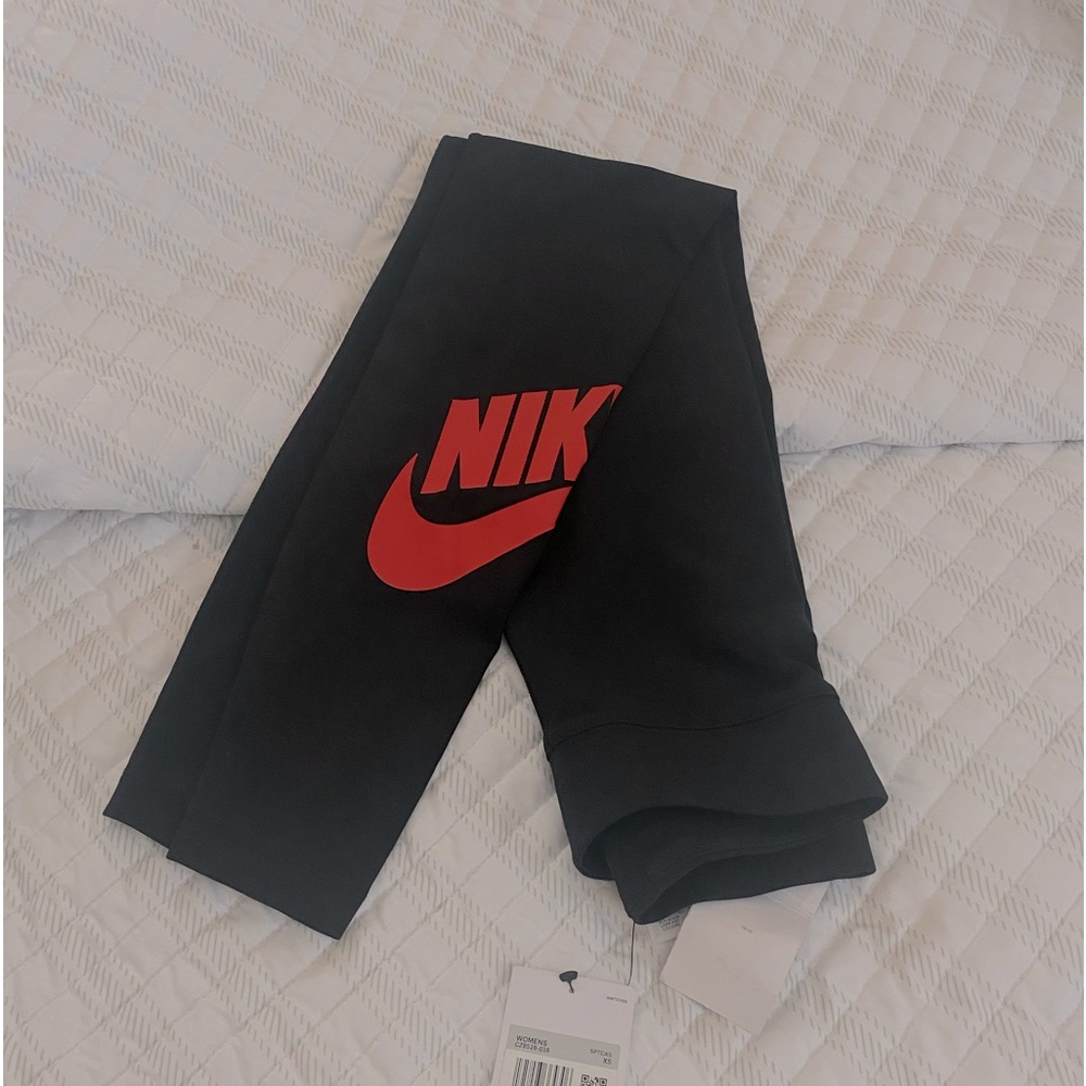 Nike women’s Tight Fit High Rise Full length leggings